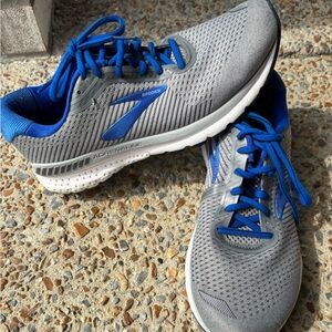 Wide 2E Brooks Gray and Blue Running Shoes Size 9
